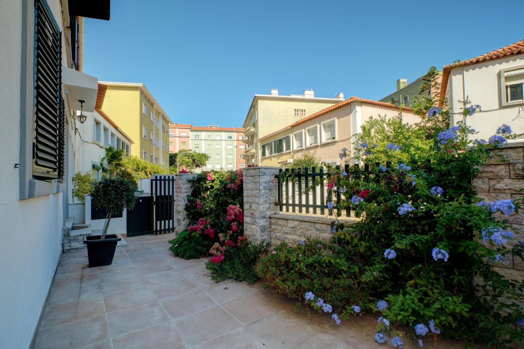 Comfortable Town House In Quiet Area By Lovelystay Lisbona Esterno foto